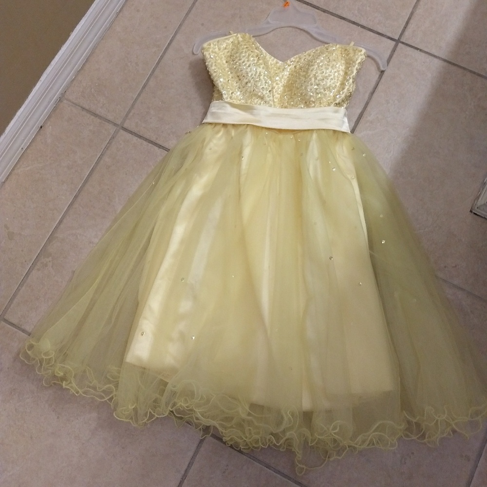 Prom dress- yellow- size 5/6- brand Merle